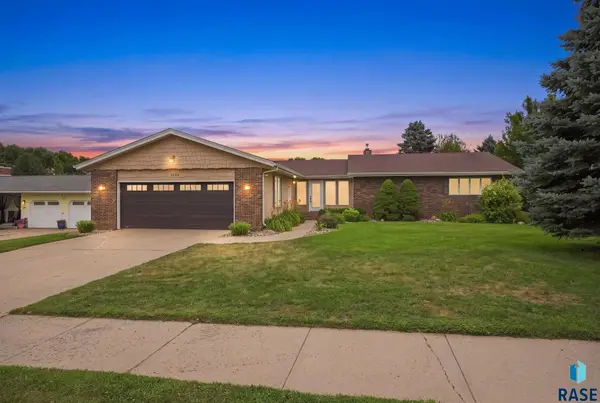 2009 E Elizabeth Dr, Sioux Falls, SD 57103