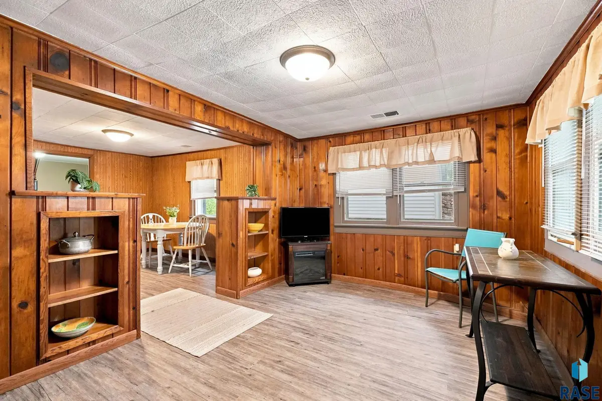 1502 E 12th St, Sioux Falls, SD 57103 - #1
