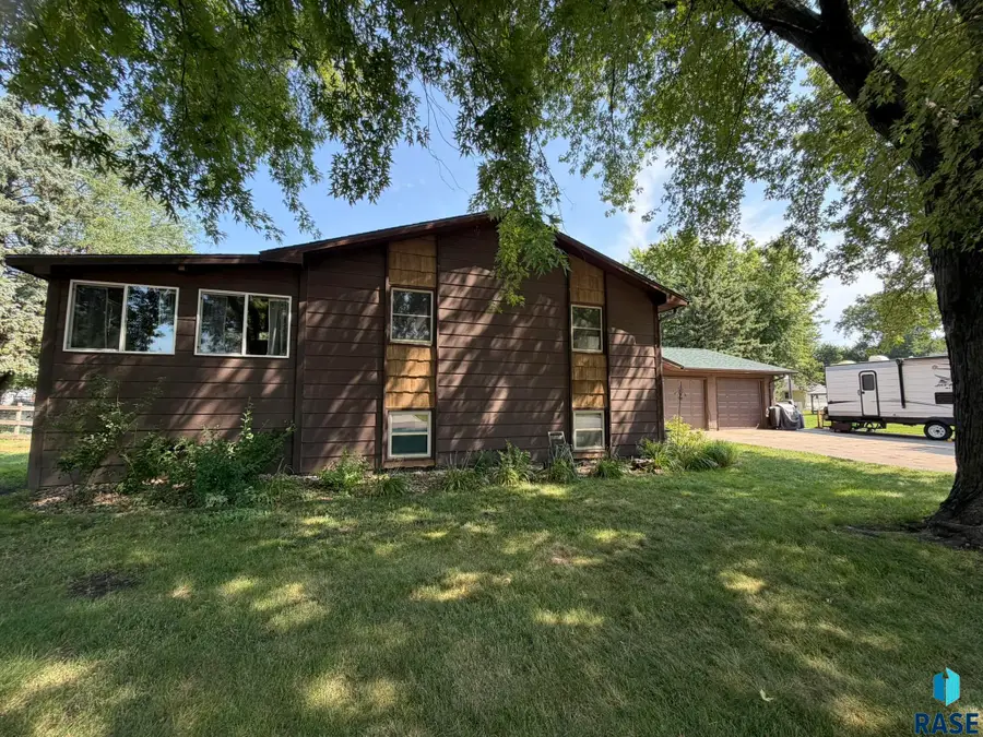 202 W 3rd St, Marion, SD 57043 - #3
