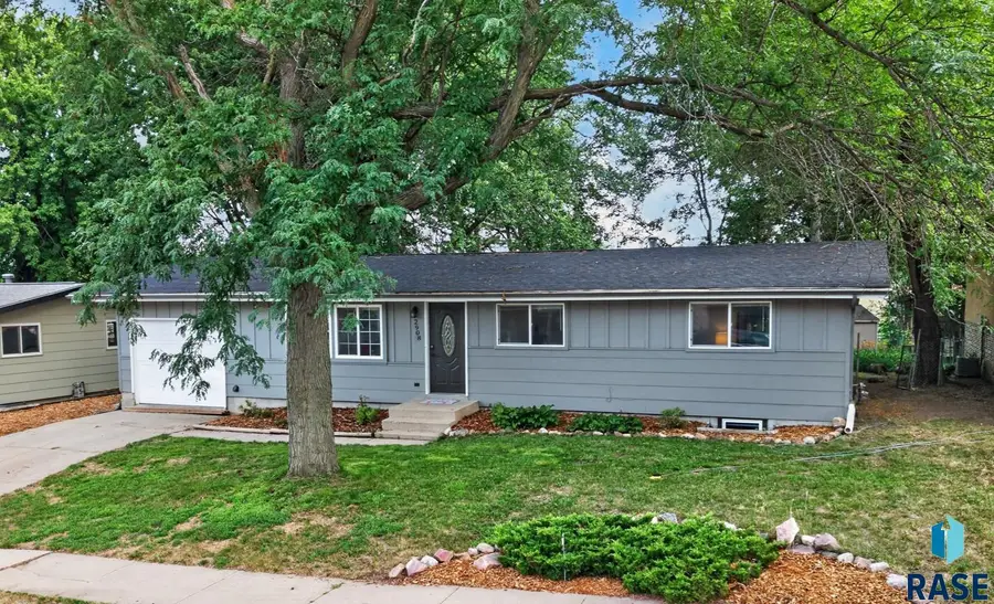 2908 E Klondike Trl, Sioux Falls, SD 57103 - #3