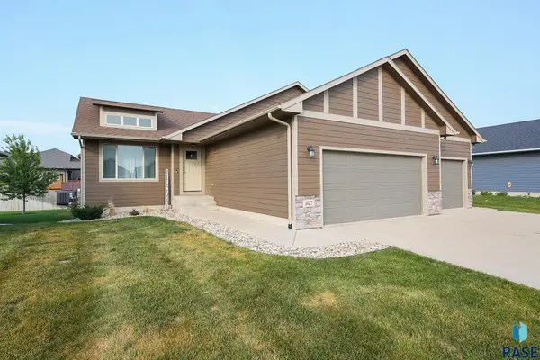 607 Legendary Dr, Harrisburg, SD 57032