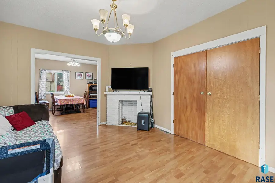 1313 E 6th St, Sioux Falls, SD 57103 - #2