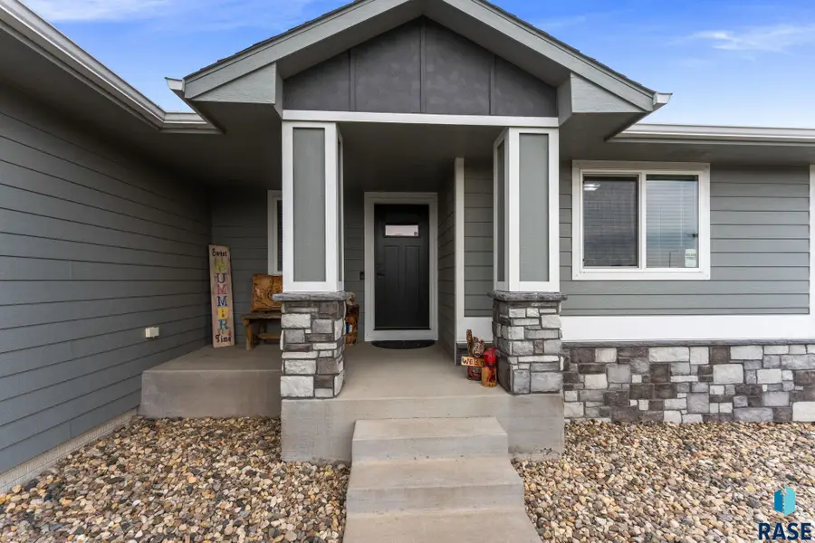 1405 N Rose Ave, Tea, SD 57064 - #2