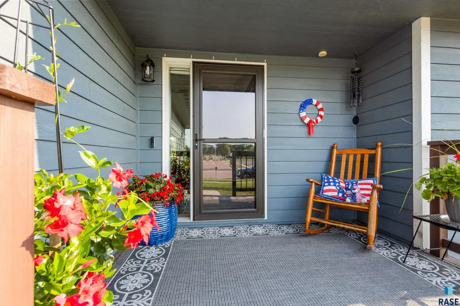 7712 W Browning St, Sioux Falls, SD 57106 - #2