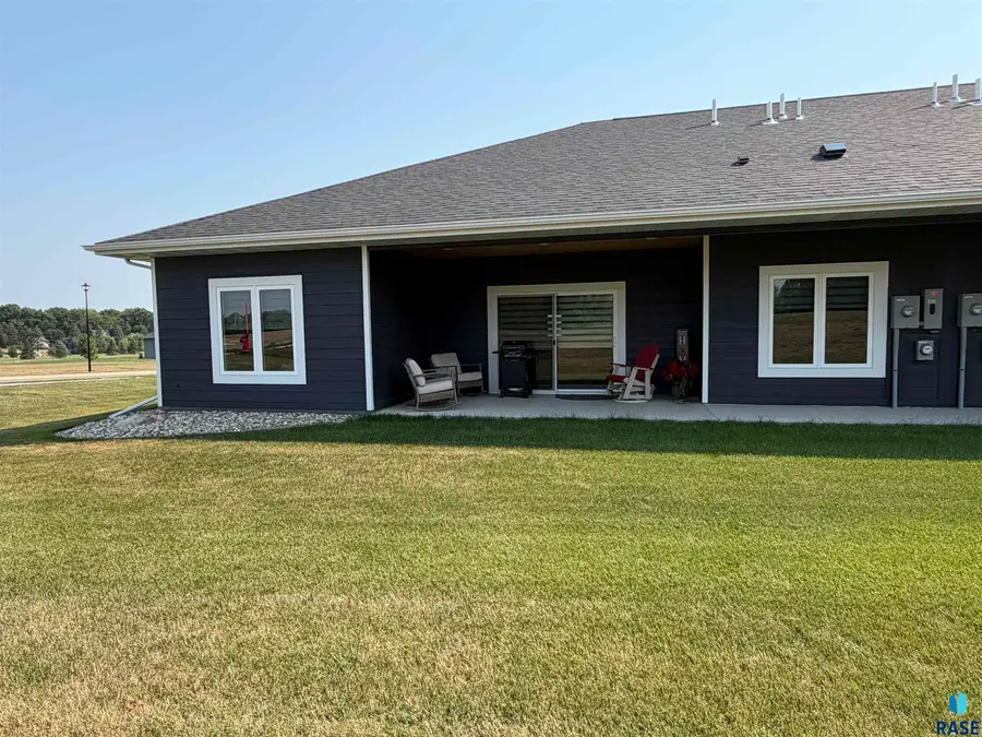 719 Tallgrass Cir, Luverne, MN 56156 - #2