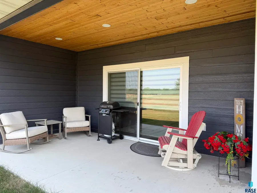 719 Tallgrass Cir, Luverne, MN 56156 - #3