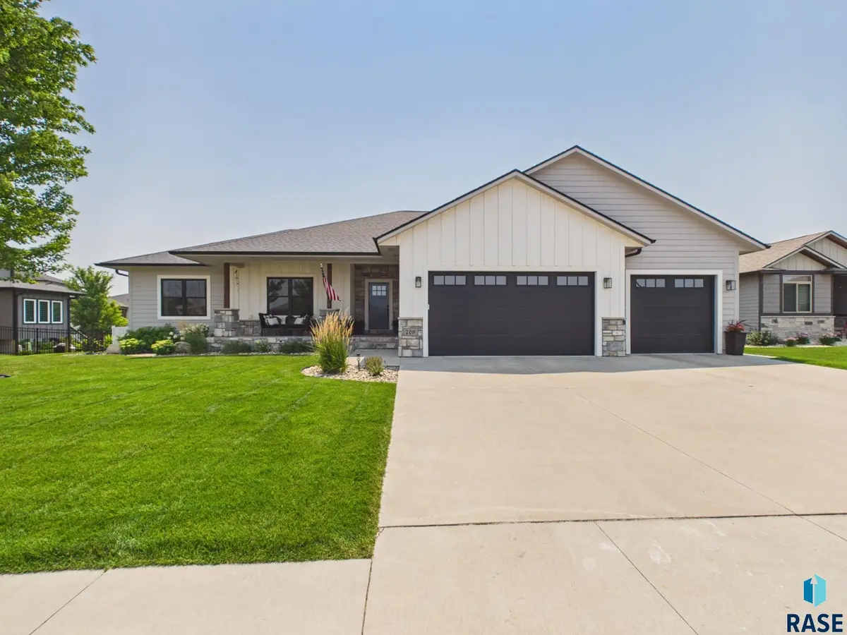 E Shadow Creek Ln, Sioux Falls, SD 57108 - #1