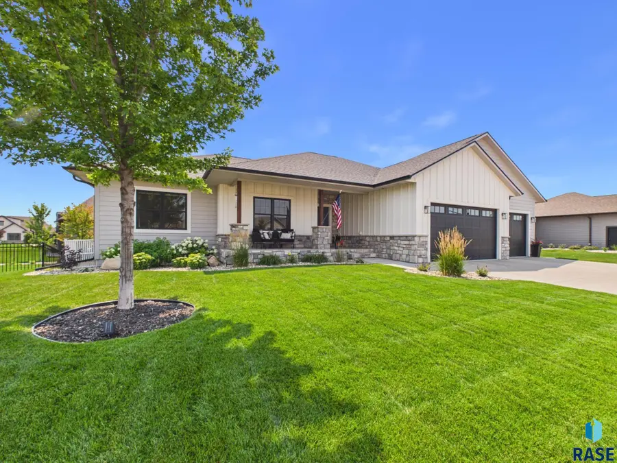E Shadow Creek Ln, Sioux Falls, SD 57108 - #2