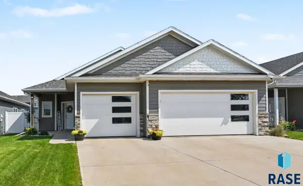 W Belgrave Trl, Sioux Falls, SD 57106