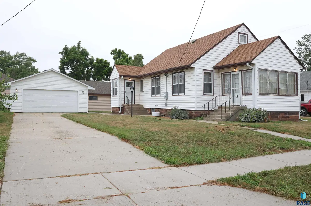 S Cedar St, Lennox, SD 57039 - #1