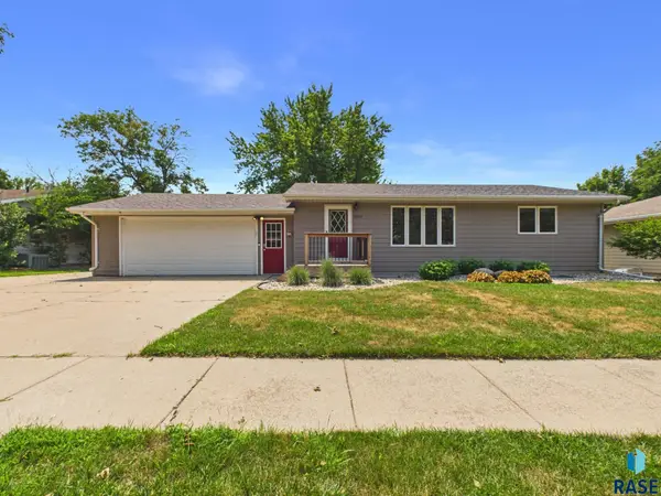 1009 W 2nd Ave, Lennox, SD 57039