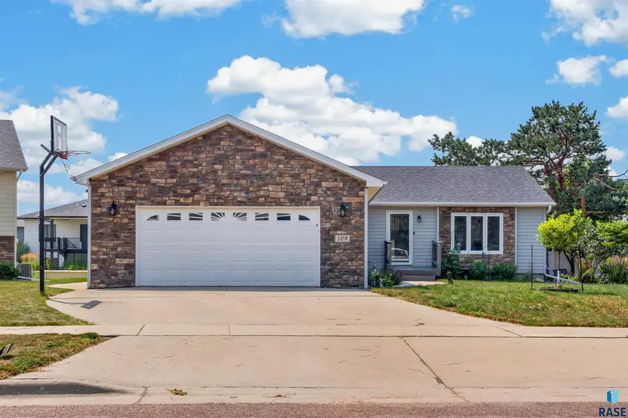 109 E Ponderosa Cir, Brandon, SD 57005 - #2