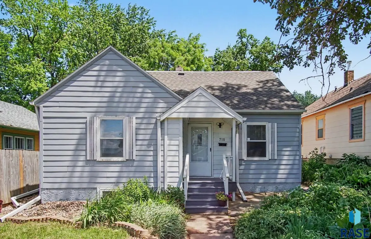 710 N Terrace Pl, Sioux Falls, SD 57104 - #1