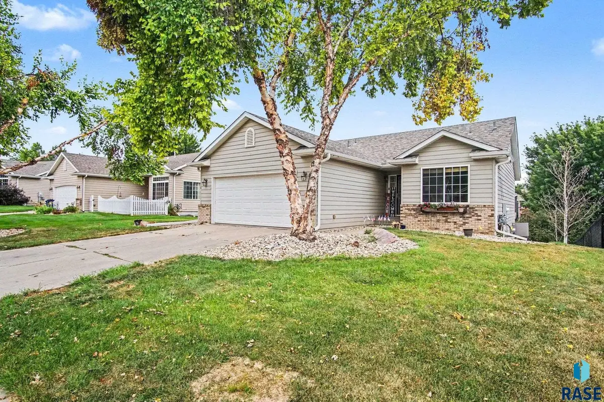 5505 W Pineridge Dr, Sioux Falls, SD 57107 - #1