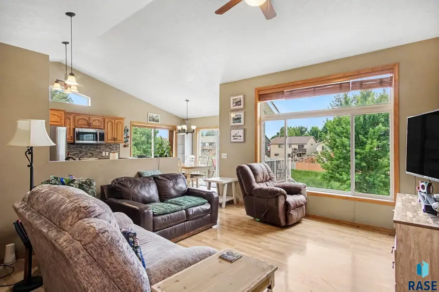 5505 W Pineridge Dr, Sioux Falls, SD 57107 - #3