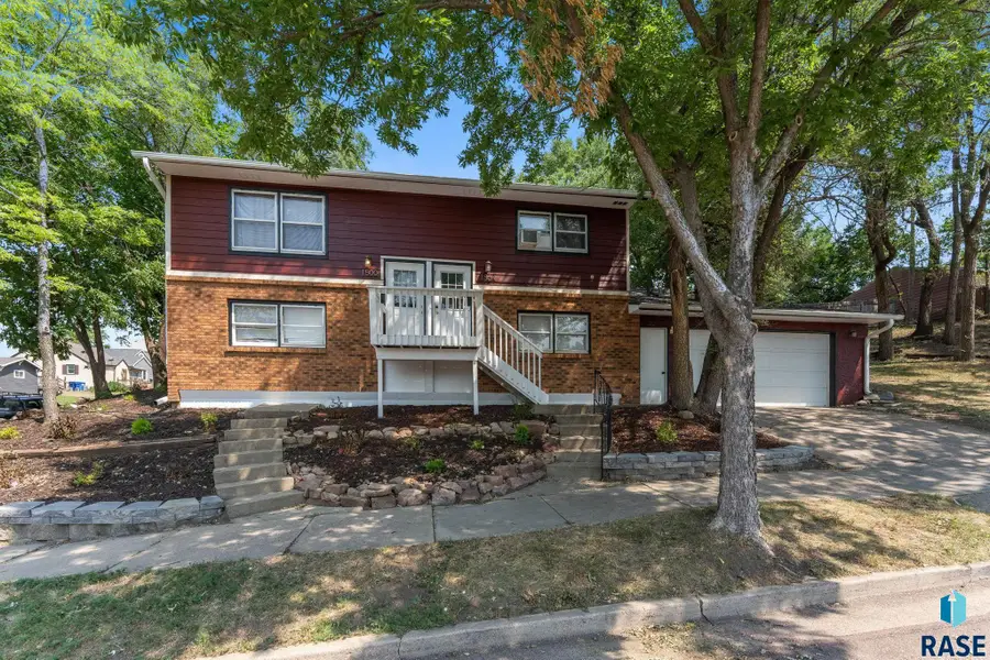 1500 1504 E 11th St, Sioux Falls, SD 57103 - #2