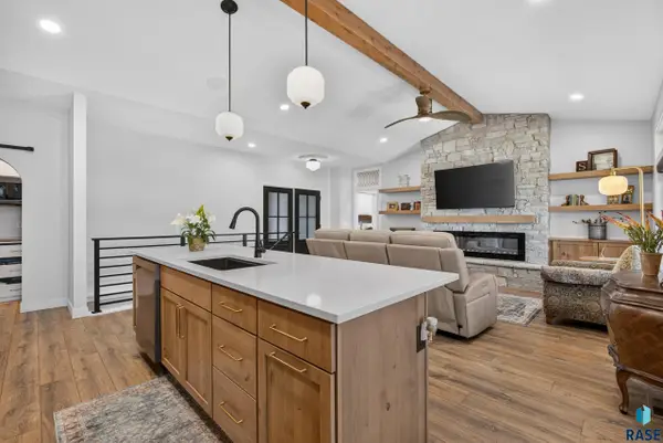 5504 SE Morningside Cir, Sioux Falls, SD 57110