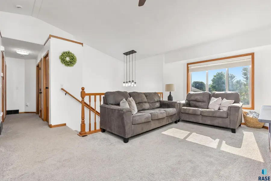 602 Eagle Ave, Harrisburg, SD 57032 - #2
