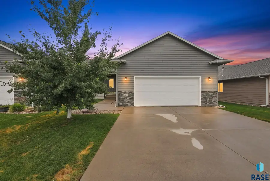 2327 N Main St, Tea, SD 57064 - #2