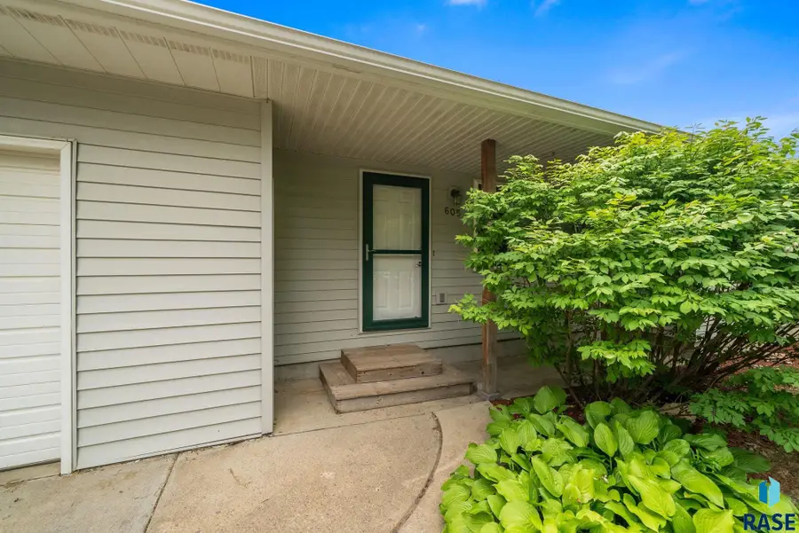605 E Lynn Ave, Canton, SD 57013 - #3