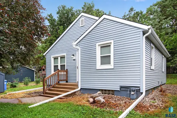 709 N Dakota Ave, Dell Rapids, SD 57022