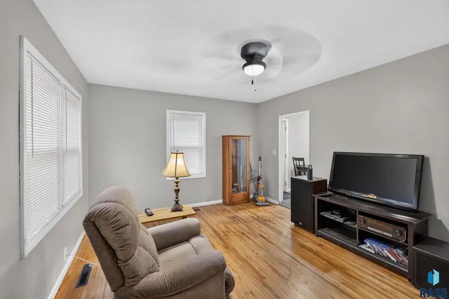 709 N Dakota Ave, Dell Rapids, SD 57022 - #3