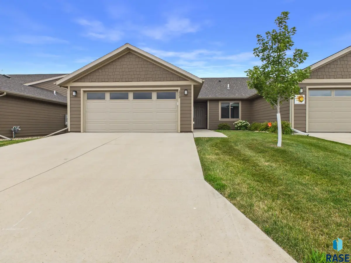 223 Brookside Pl, Harrisburg, SD 57032 - #1