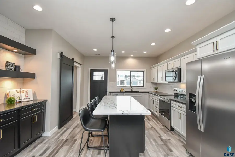 700 N Clark St, Lennox, SD 57039 - #3
