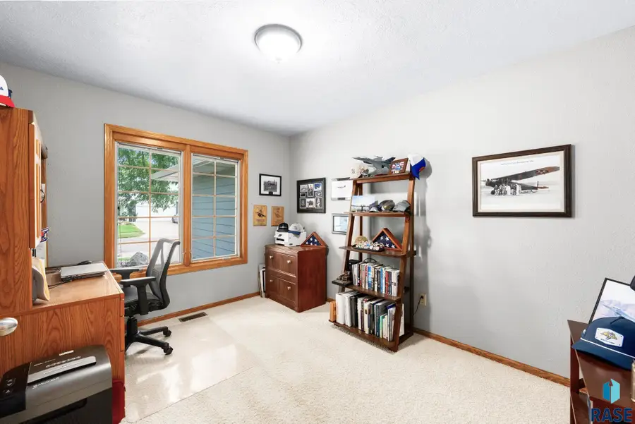 6117 S Mustang Cir, Sioux Falls, SD 57108 - #3