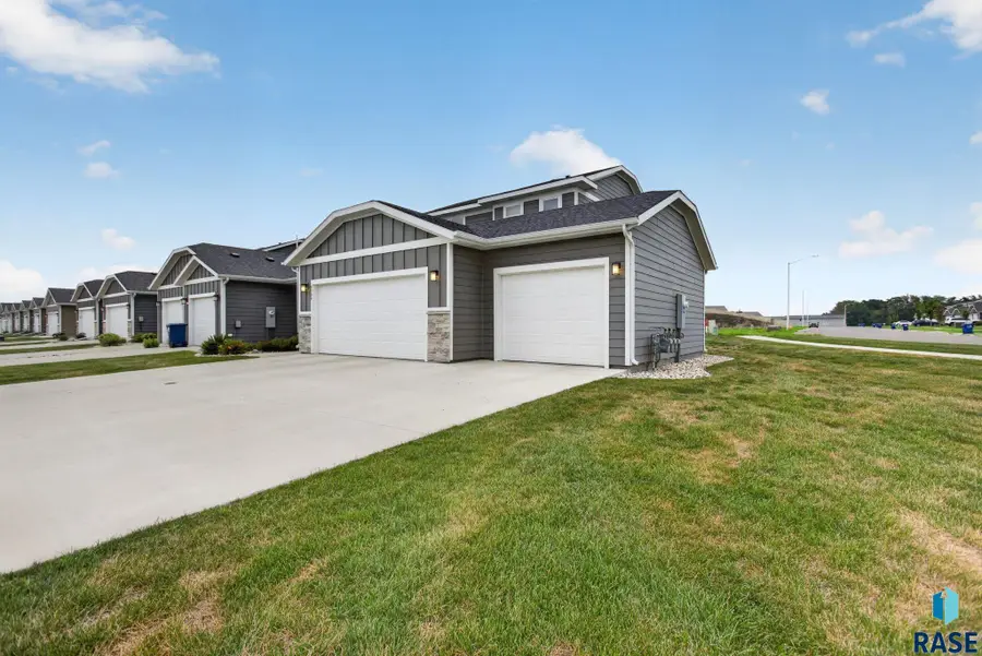9309 W Ark Pl, Sioux Falls, SD 57106 - #2