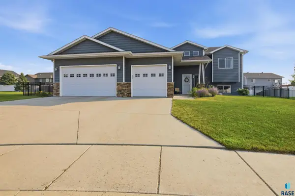 200 Morning Glory Cir, Brookings, SD 57006