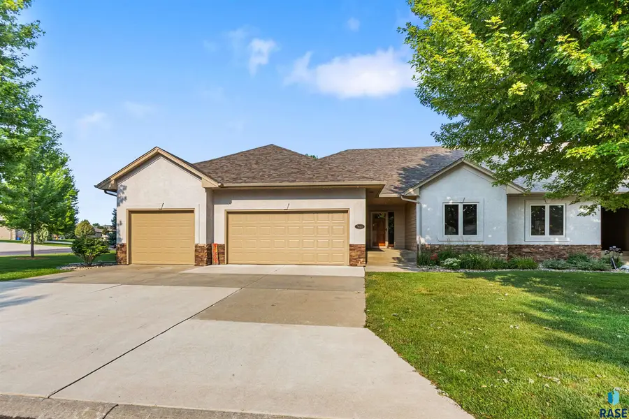 5611 Shadow Wood Pl, Sioux Falls, SD 57108 - #2
