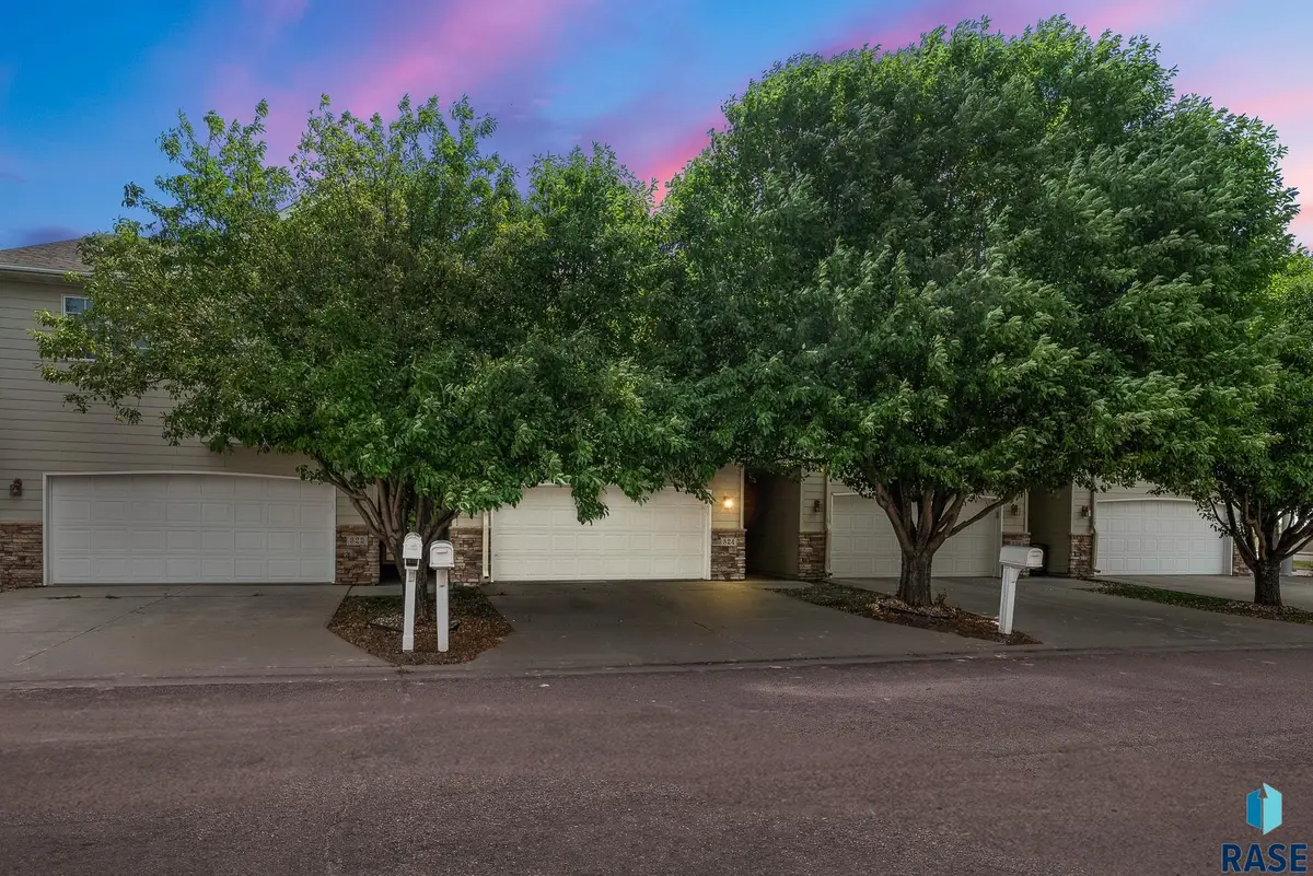 324 S Spring Pl, Brandon, SD 57005 - #1