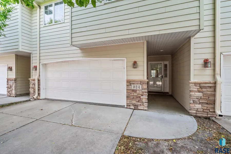 324 S Spring Pl, Brandon, SD 57005 - #2