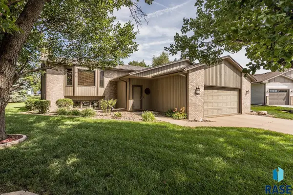 2805 S Whetstone Cir, Sioux Falls, SD 57103