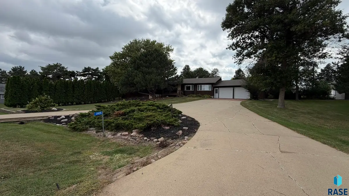 3905 N Longview Ave, Sioux Falls, SD 57107 - #1