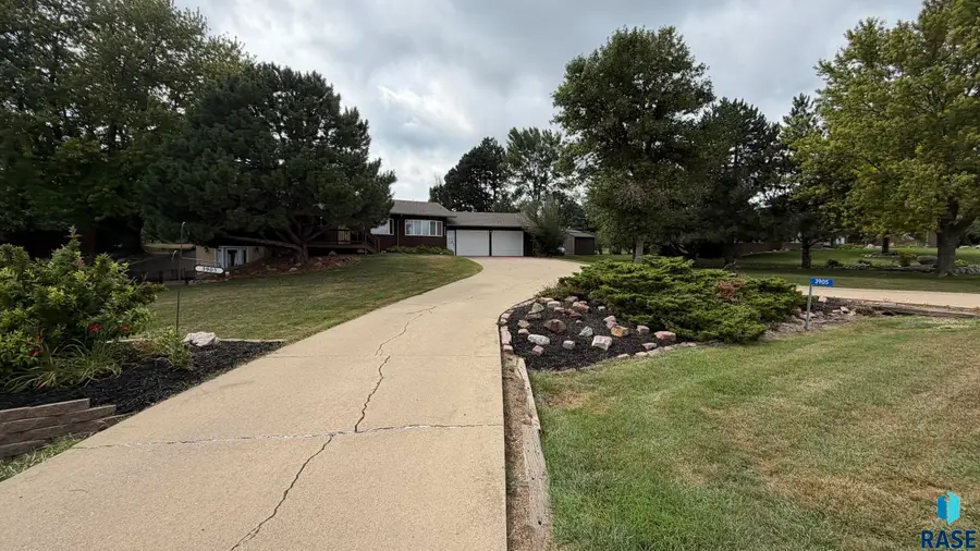 3905 N Longview Ave, Sioux Falls, SD 57107 - #2