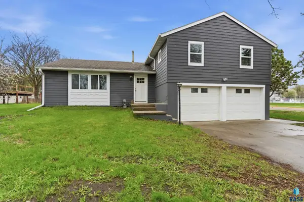 402 E 4th St, Hartford, SD 57033