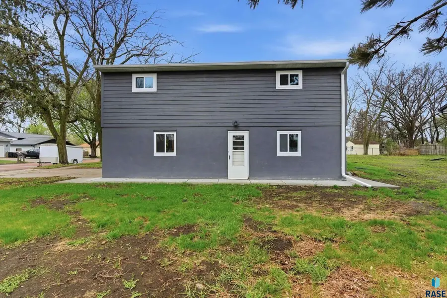 402 E 4th St, Hartford, SD 57033 - #3