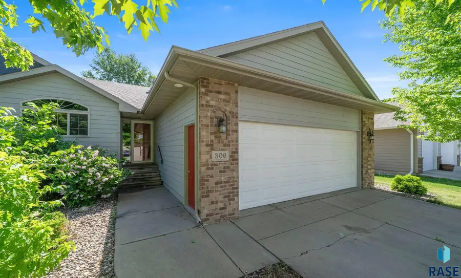 306 Emmett Trl, Harrisburg, SD 57032 - #2