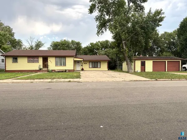 321 E 8th St, Miller, SD 57362