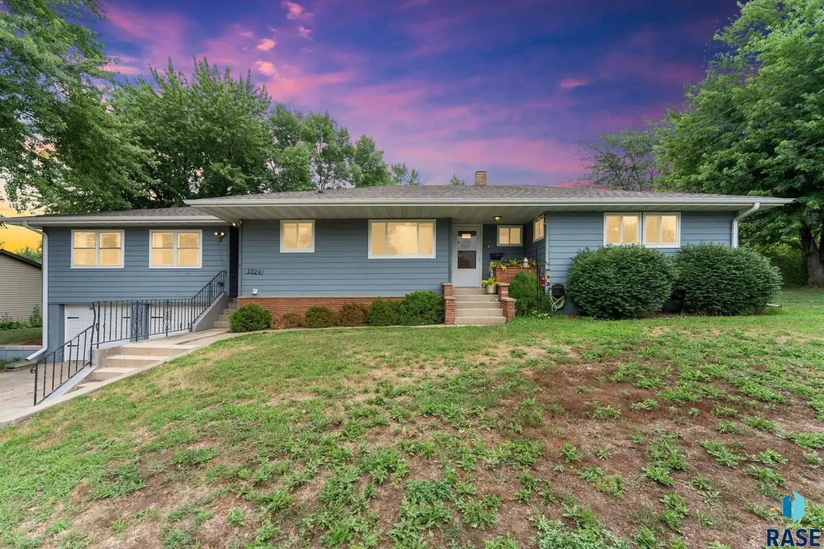 1024 3rd St, Garretson, SD 57030 - #1
