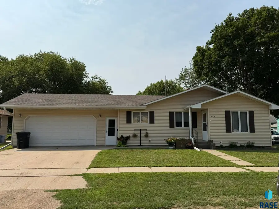 154 W Juniper St, Menno, SD 57045 - #2