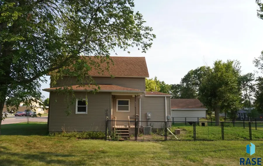 401 W Washington St, Howard, SD 57349 - #2