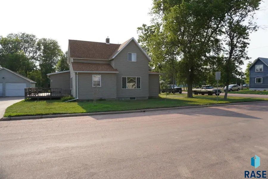 401 W Washington St, Howard, SD 57349 - #3