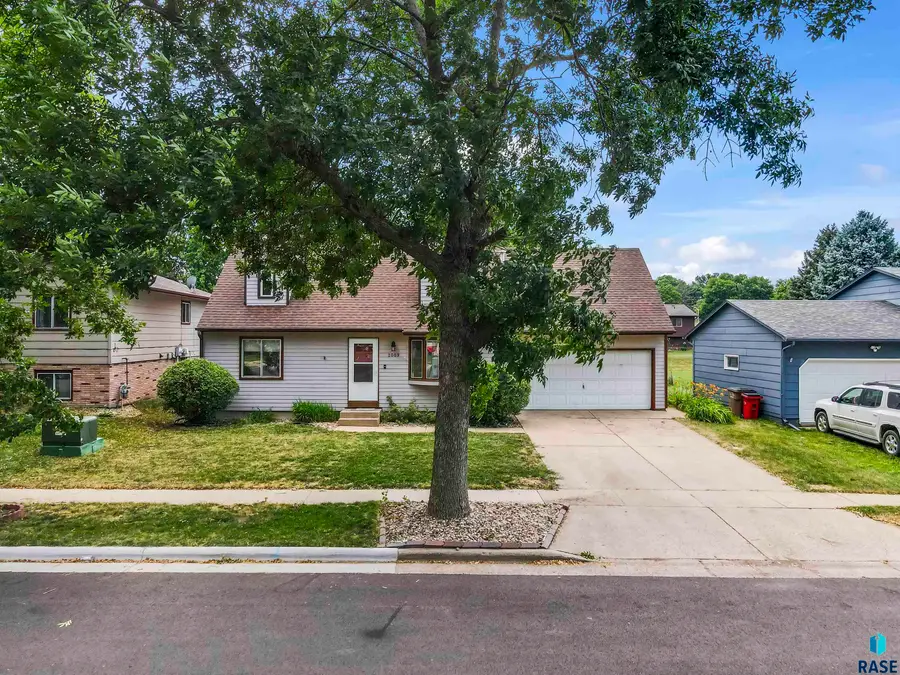 2009 S Cambridge Ave, Sioux Falls, SD 57106 - #2