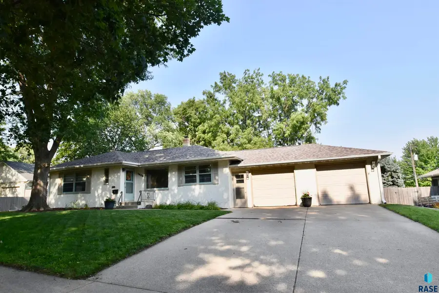 1404 S Glendale Ave, Sioux Falls, SD 57105 - #2