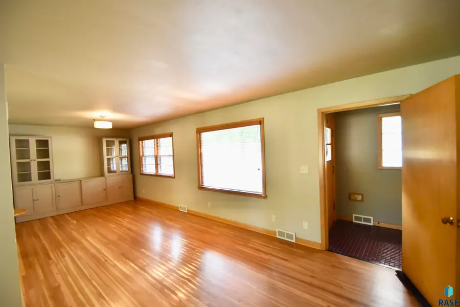 1404 S Glendale Ave, Sioux Falls, SD 57105 - #3