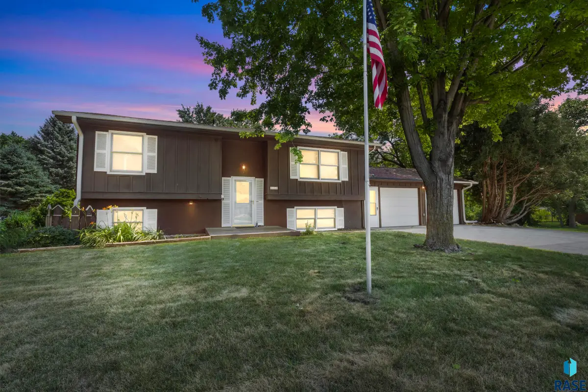 908 Union Ave N, Madison, SD 57042 - #1