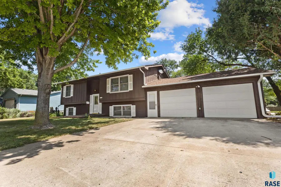 908 Union Ave N, Madison, SD 57042 - #2